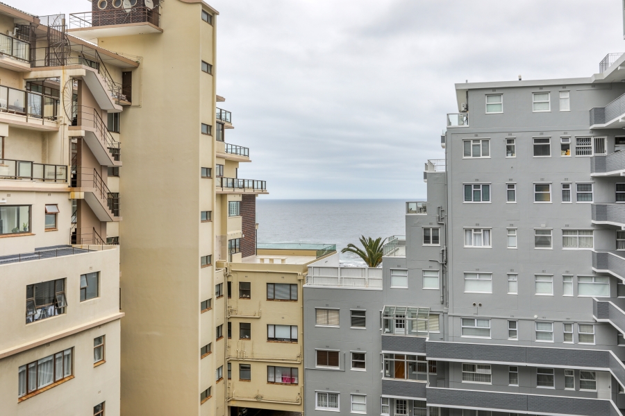 2 Bedroom Property for Sale in Sea Point Western Cape